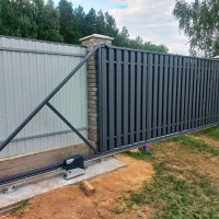 Откатные ворота с металлоштакетником